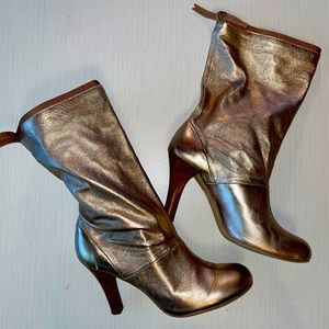‘Tis the season to wear gold leather slouch boots!